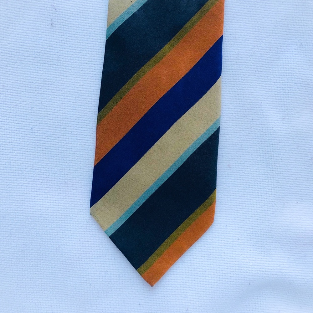 Silk vintage tie by Hugo Boss. Made in Italy